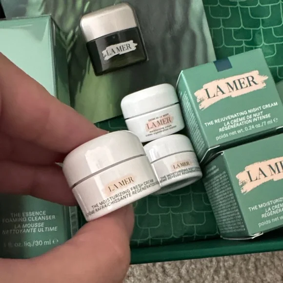 La Mer Skincare holiday gift Collection - Picture 8 of 15